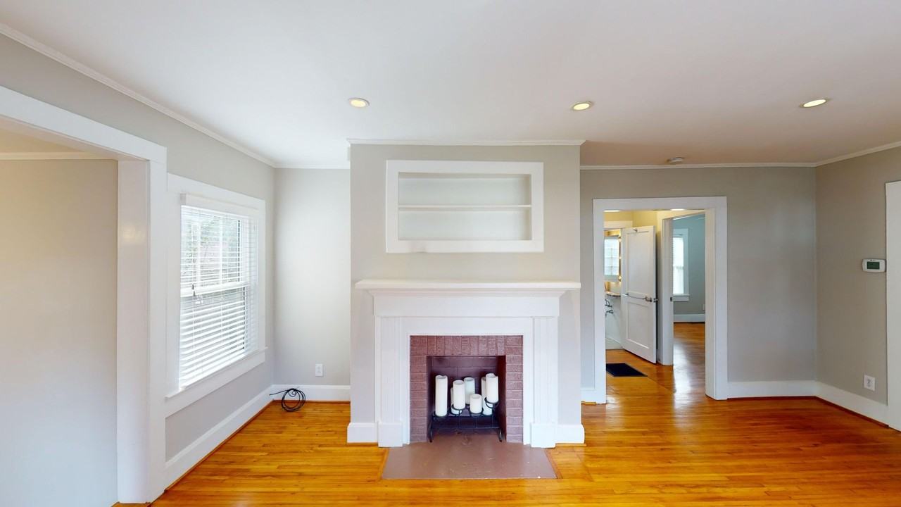 1919 Nassau Blvd - Photo 7 of 19