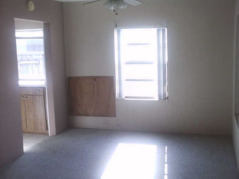 1328 Illinois Ave - Photo 3 of 20