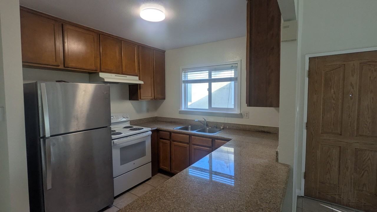 830 W Lincoln Ave #256 - Photo 2 of 15