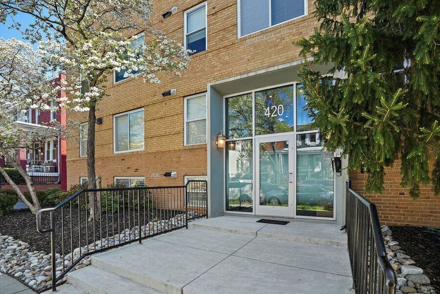 420 16th St Se #309 - Photo 2 of 29