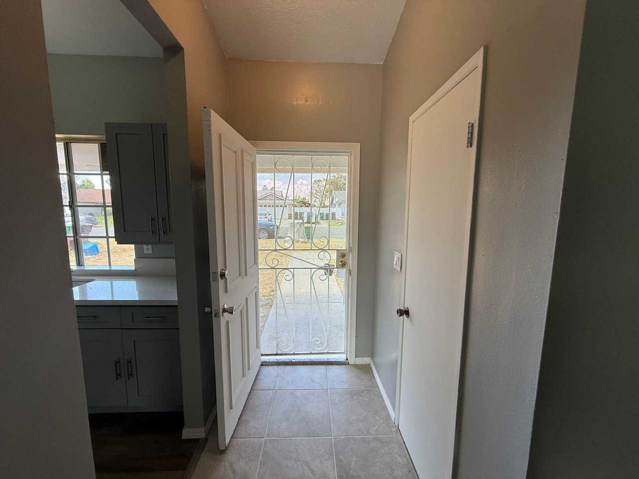 44466 Meadow Grove St - Photo 2 of 22