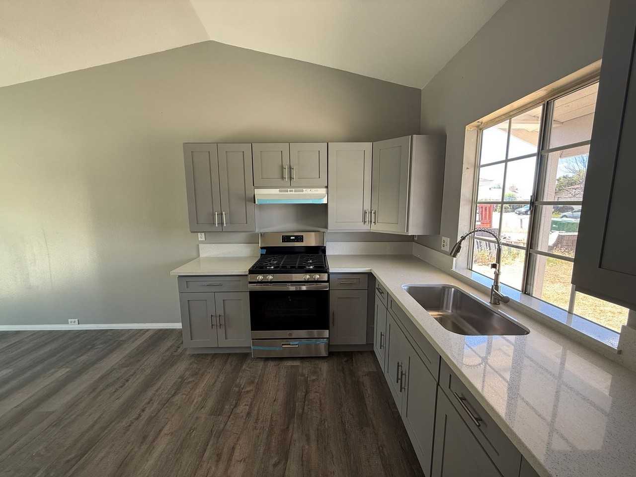 44466 Meadow Grove St - Photo 5 of 22