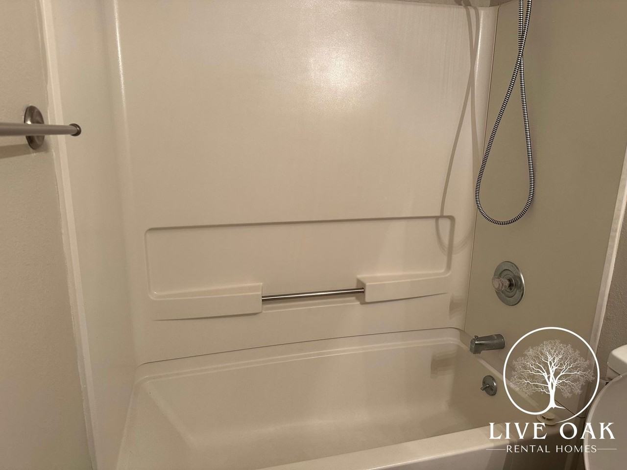 800 Wallace Martin Dr - Photo 4 of 11