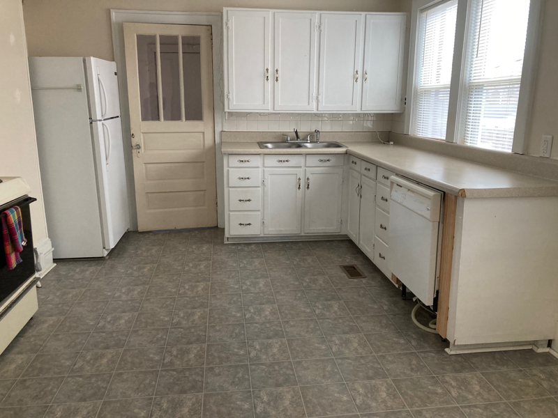 301 W G St #A - Photo 7 of 11