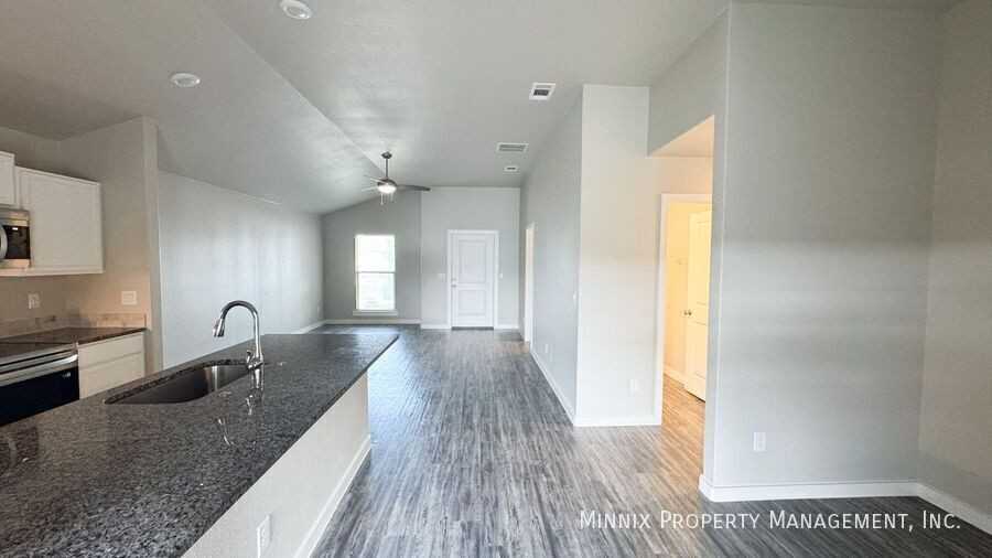 3219 Abbeville Ave - Photo 4 of 29