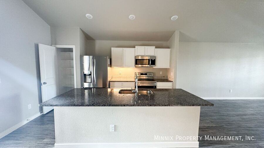 3219 Abbeville Ave - Photo 5 of 29