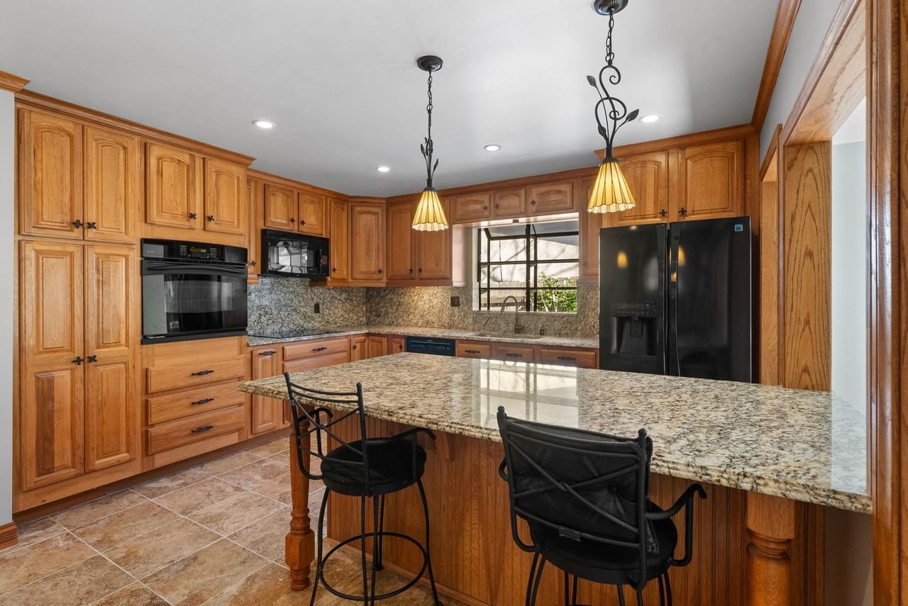 5773 Theta Pl - Photo 3 of 41