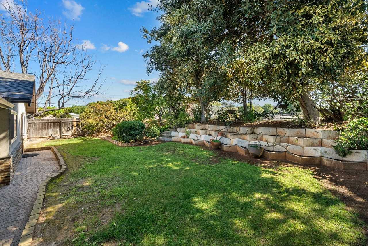 5773 Theta Pl - Photo 6 of 41