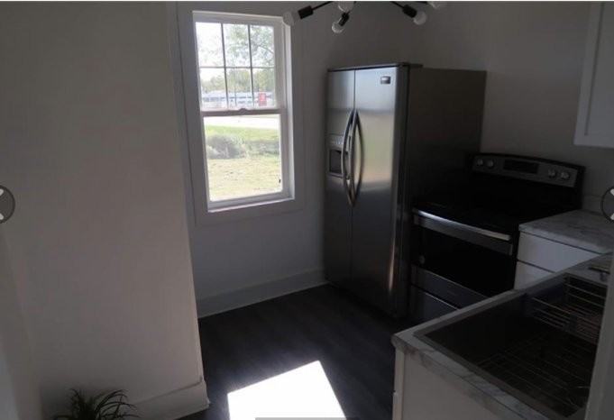 2010 Maplegrove Ave #2010 - Photo 4 of 16