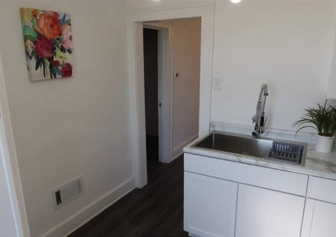 2010 Maplegrove Ave #2010 - Photo 6 of 16