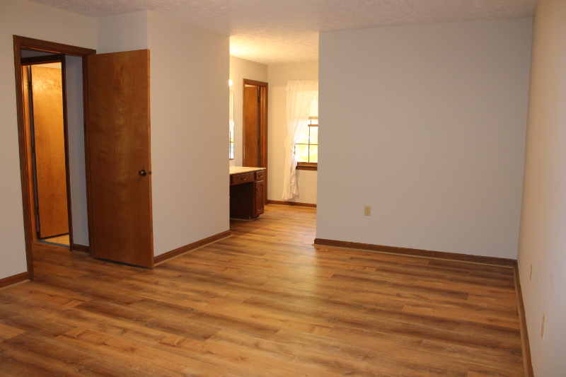 438 Larkspur Ct - Photo 2 of 16