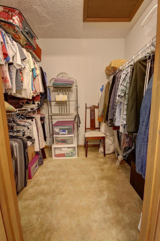 438 Larkspur Ct - Photo 5 of 16