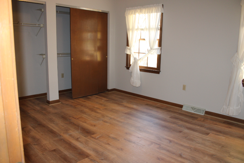 438 Larkspur Ct - Photo 6 of 16