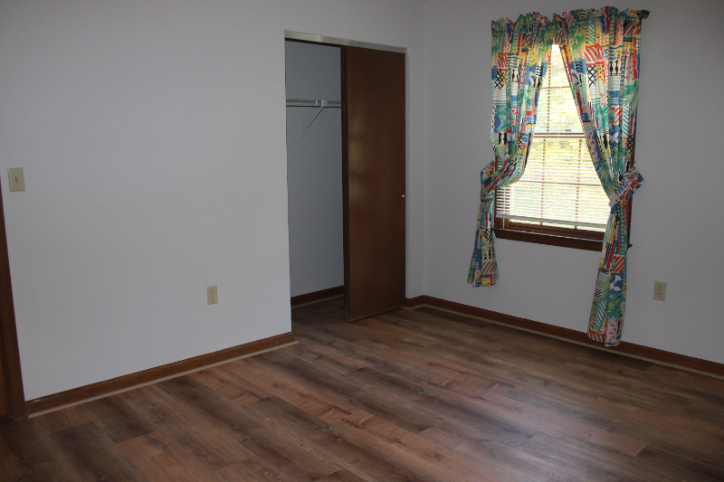 438 Larkspur Ct - Photo 7 of 16