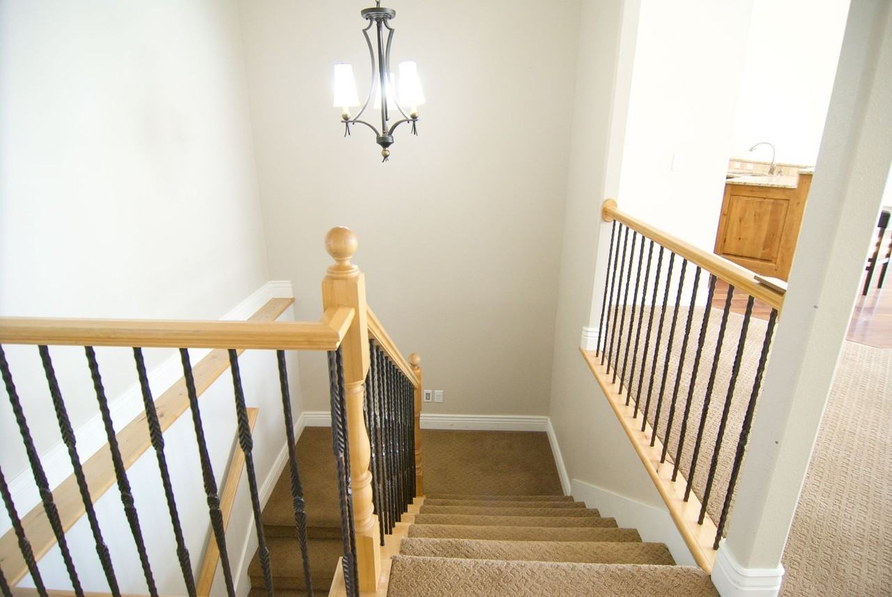 668 Eaglewood Dr - Photo 3 of 37