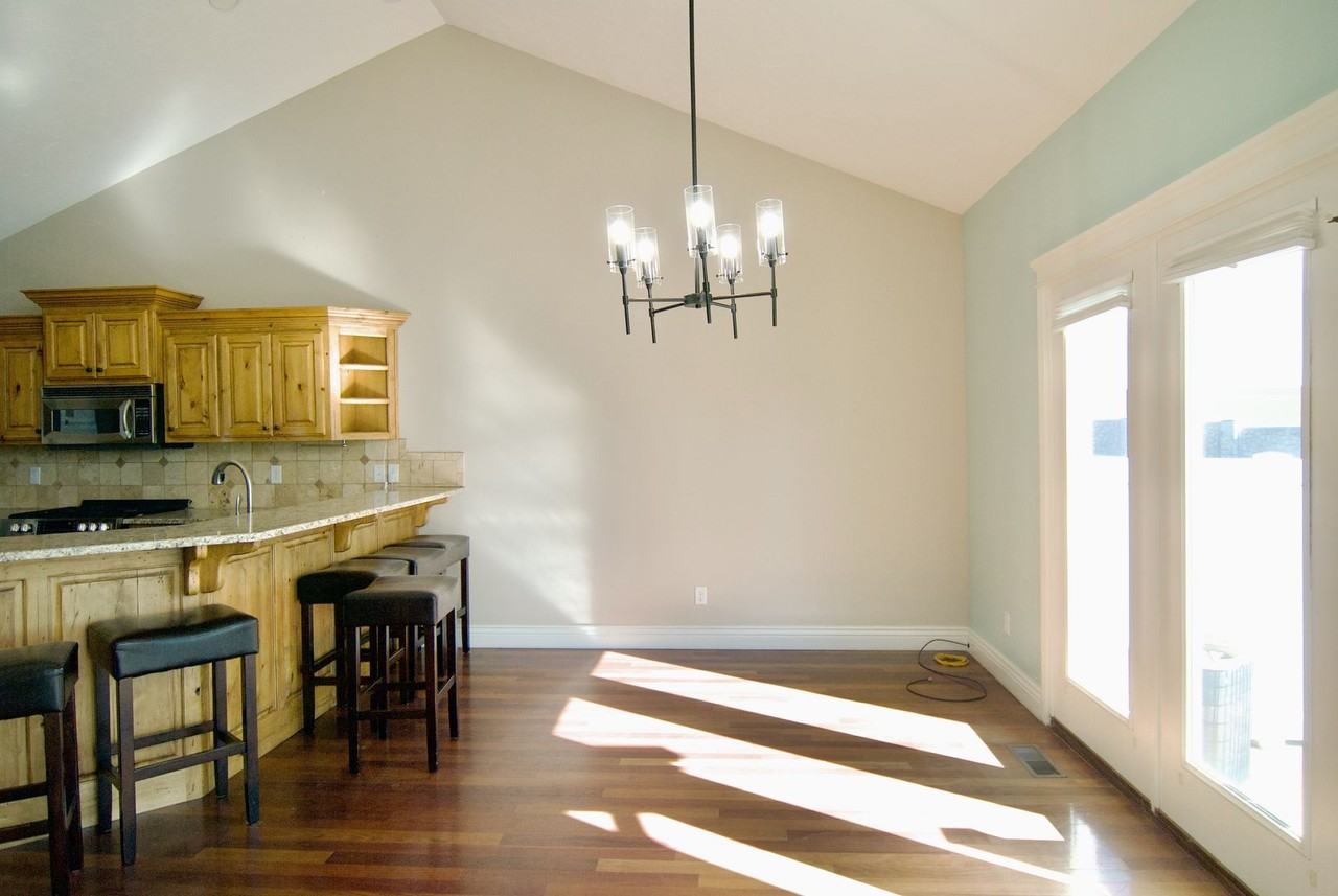 668 Eaglewood Dr - Photo 7 of 37