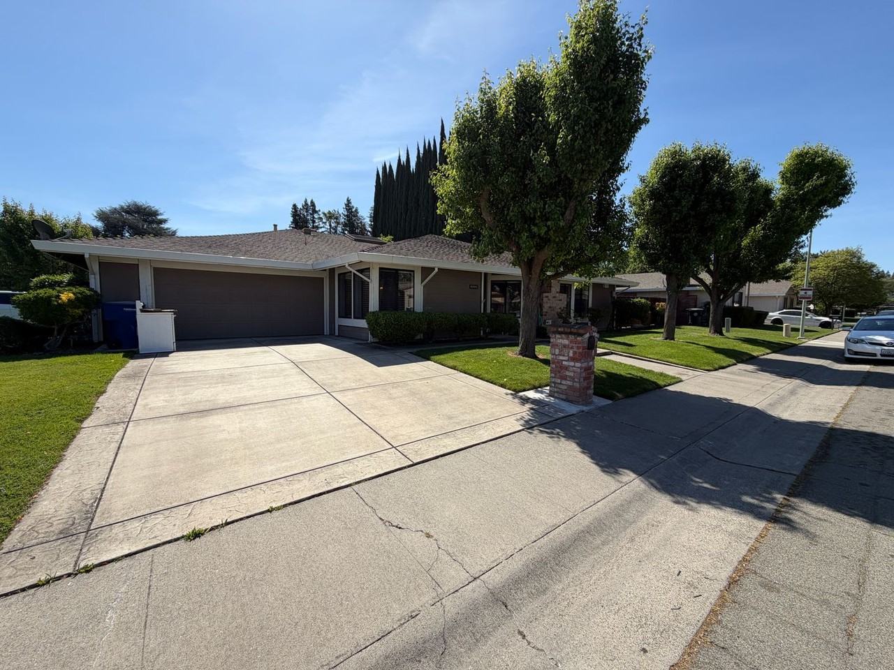 6905 Northshore Way - Photo 2 of 29