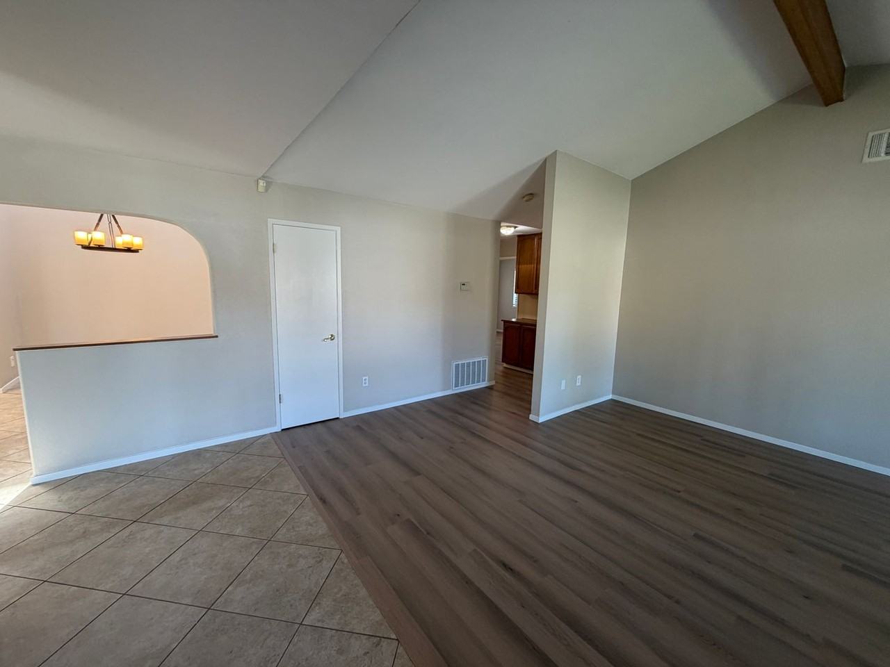 6905 Northshore Way - Photo 4 of 29