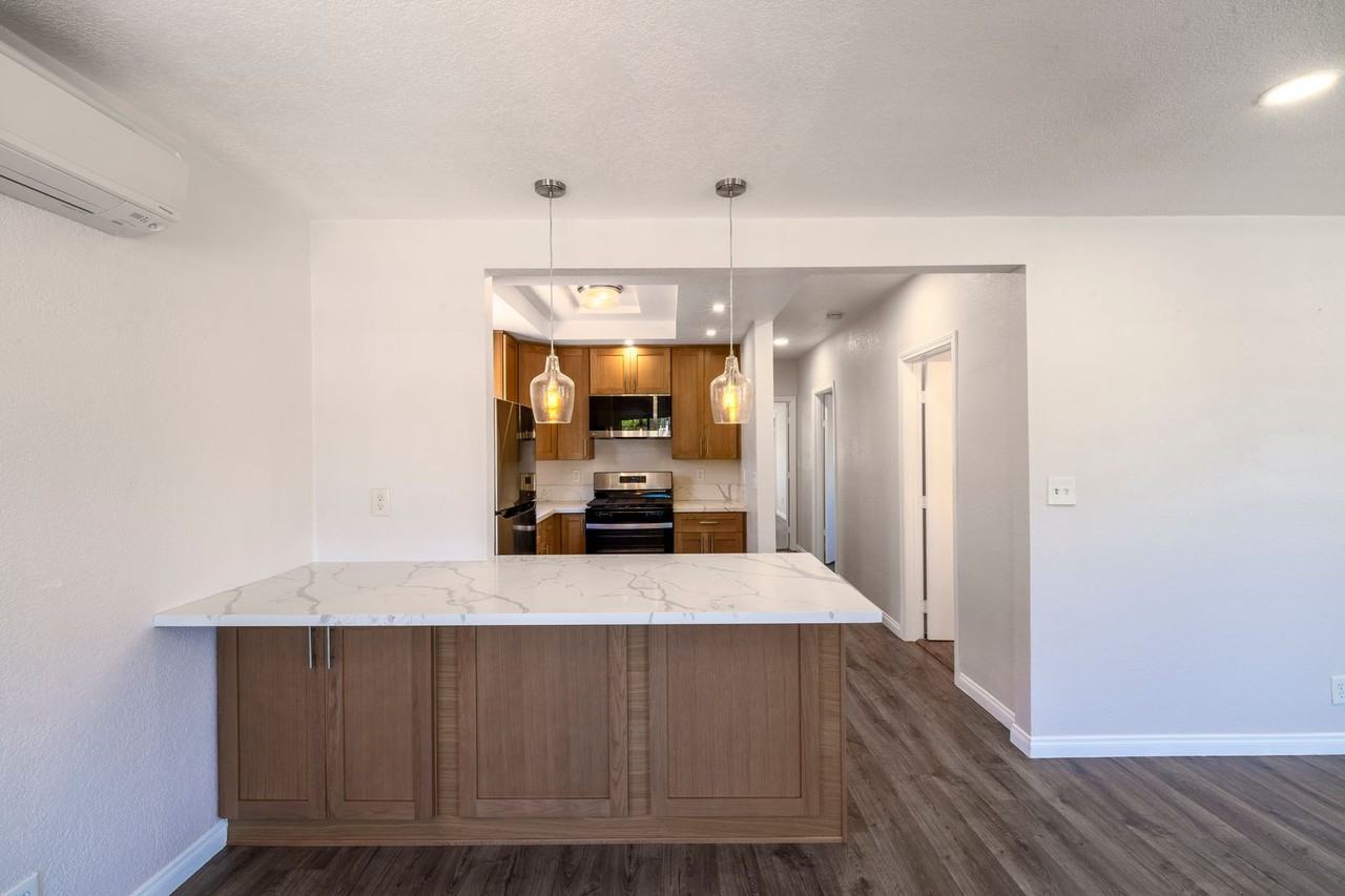 1959 Harrison Ave - Photo 3 of 30