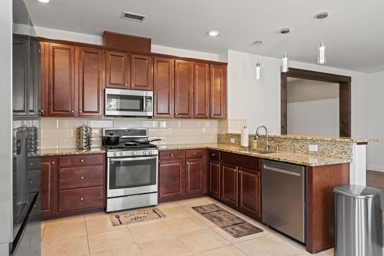 10270 Gold Mine Dr - Photo 3 of 50