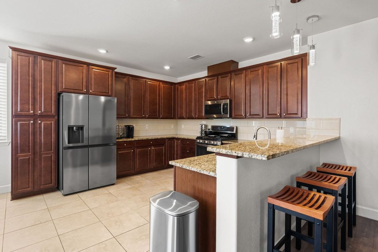 10270 Gold Mine Dr - Photo 4 of 50