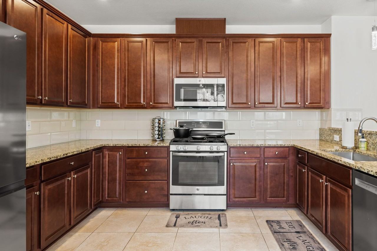 10270 Gold Mine Dr - Photo 7 of 50