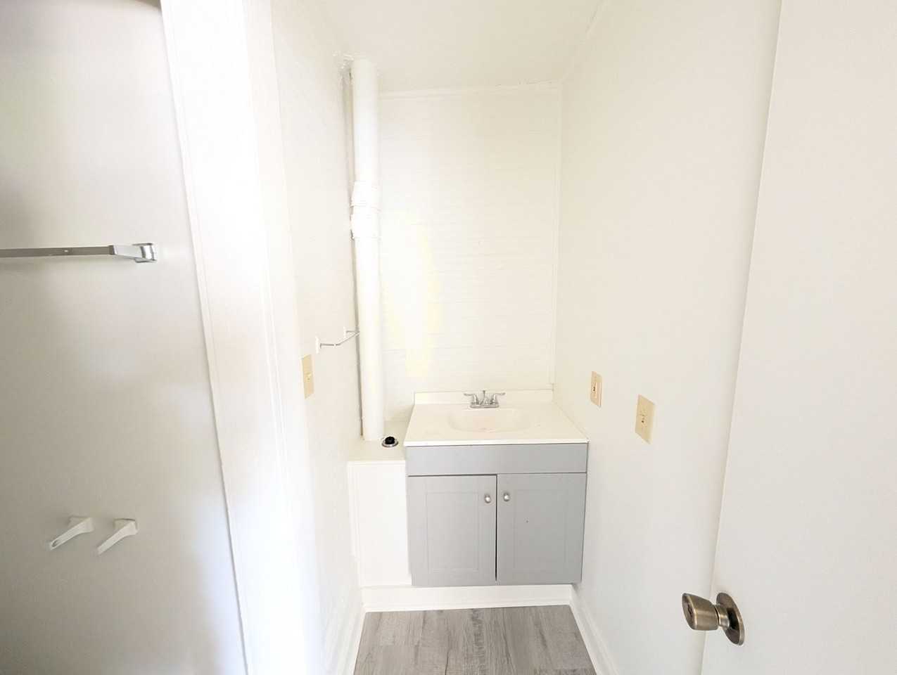 TOMBIGBEE APARTMENTS - Photo 3 of 21