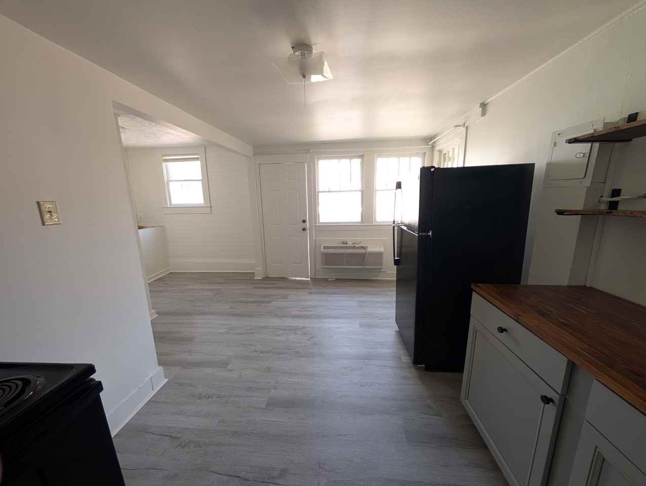 TOMBIGBEE APARTMENTS - Photo 4 of 21