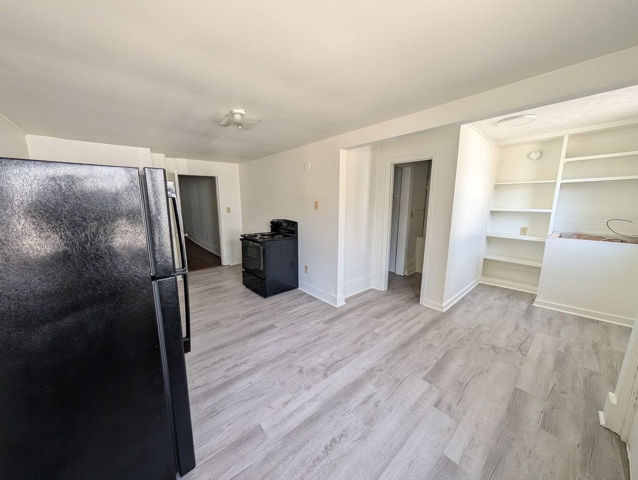 TOMBIGBEE APARTMENTS - Photo 6 of 21