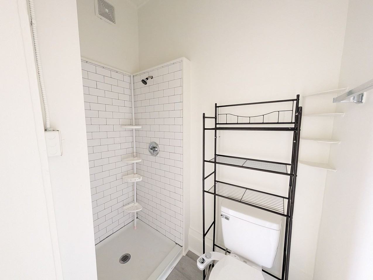 TOMBIGBEE APARTMENTS - Photo 7 of 21