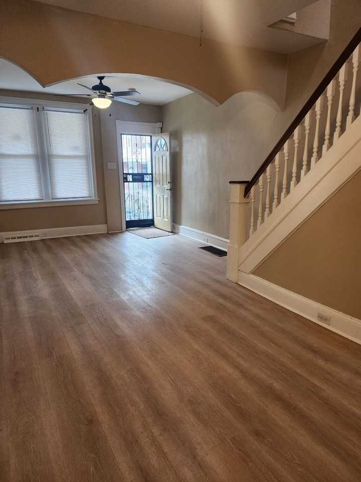 1554 N Frazier St - Photo 3 of 24