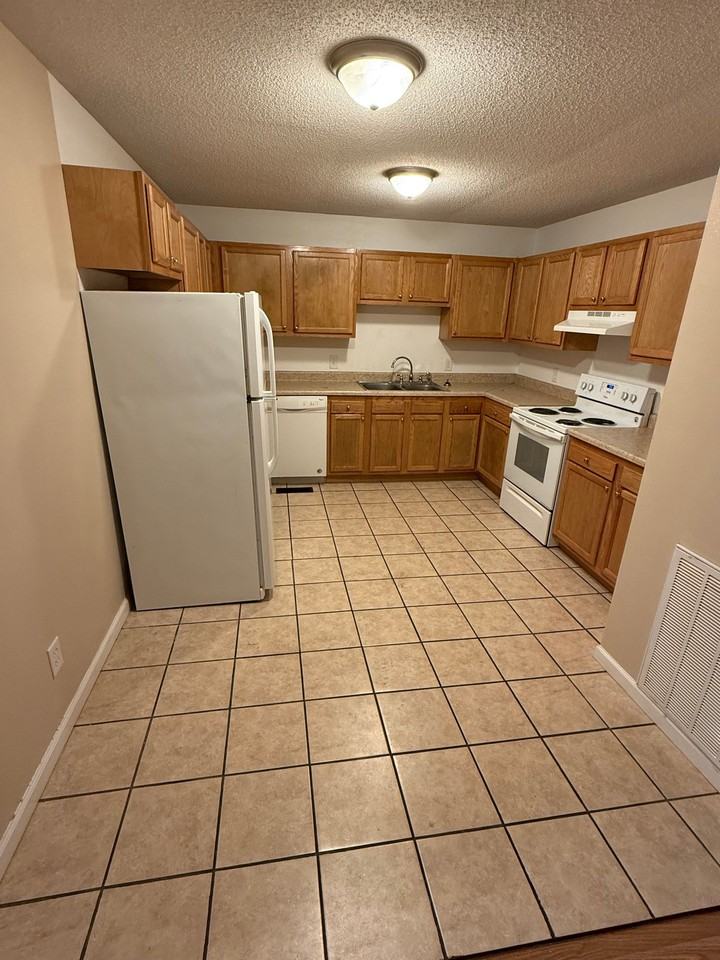 123 Brewer Rd - Photo 3 of 8