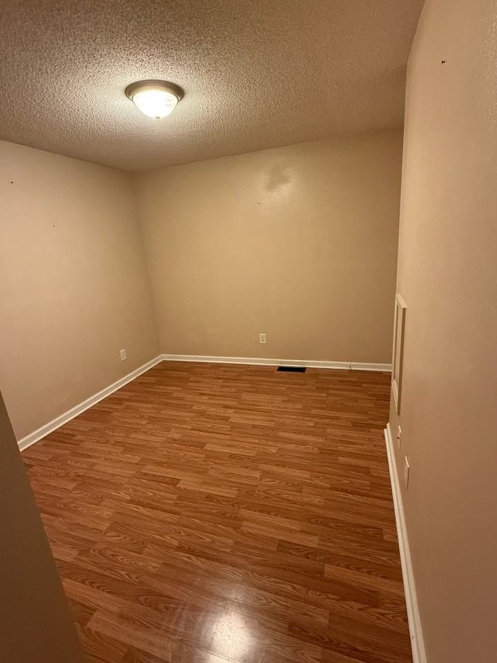 123 Brewer Rd - Photo 6 of 8