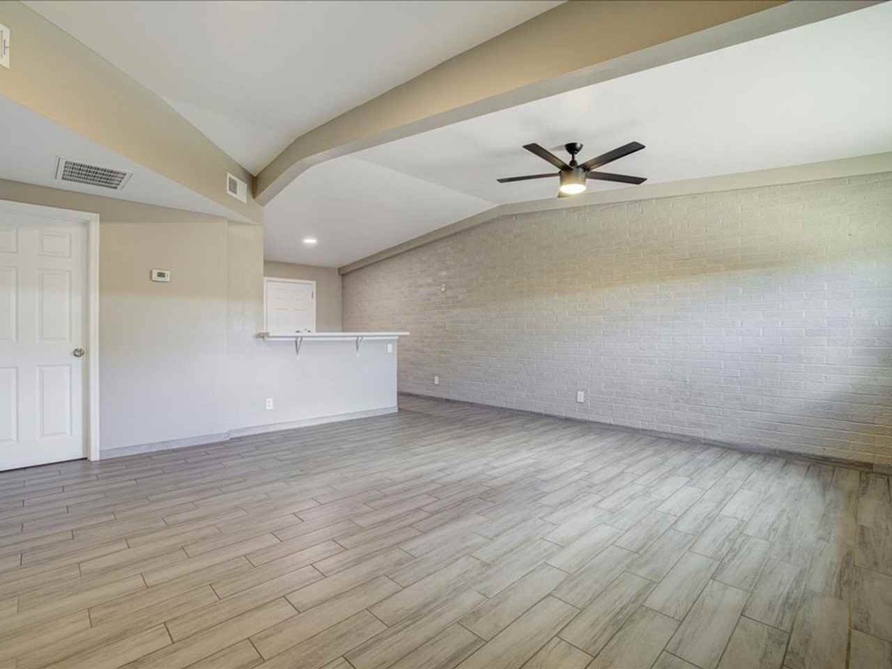 350 E Glenn St - Photo 3 of 18