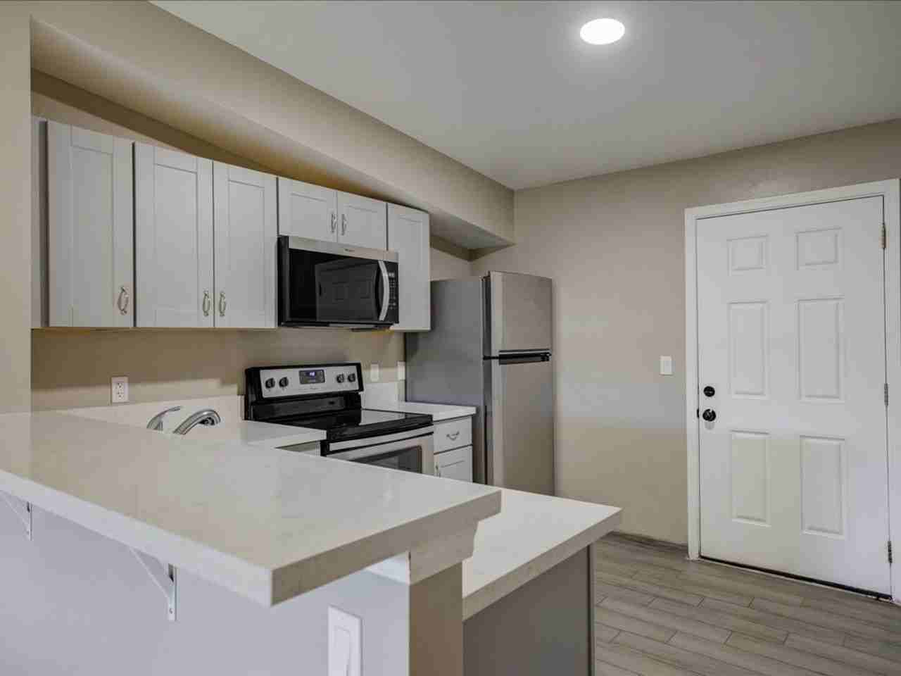 350 E Glenn St - Photo 5 of 18