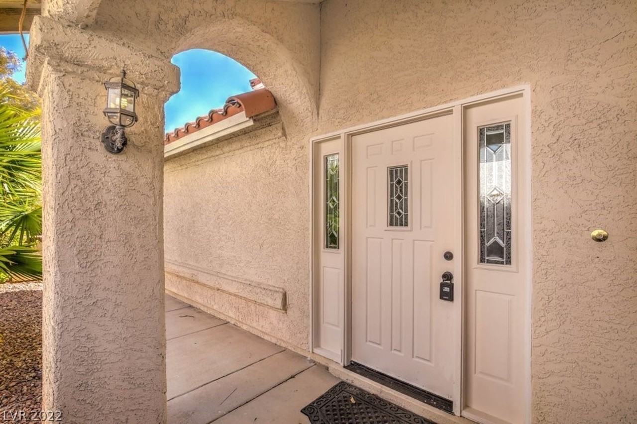 2705 Eagle Springs Ct - Photo 5 of 38