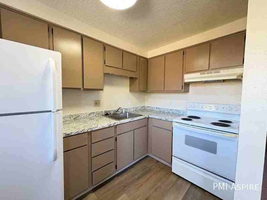 1050 17th Ave #11 - Photo 4 of 7
