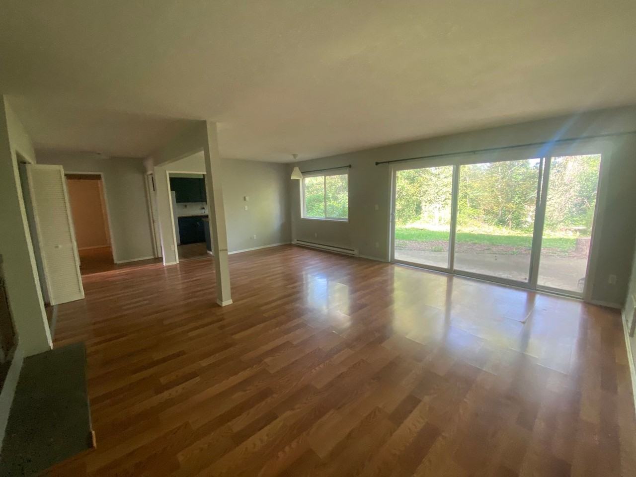 1105 Lincoln St - Photo 4 of 26