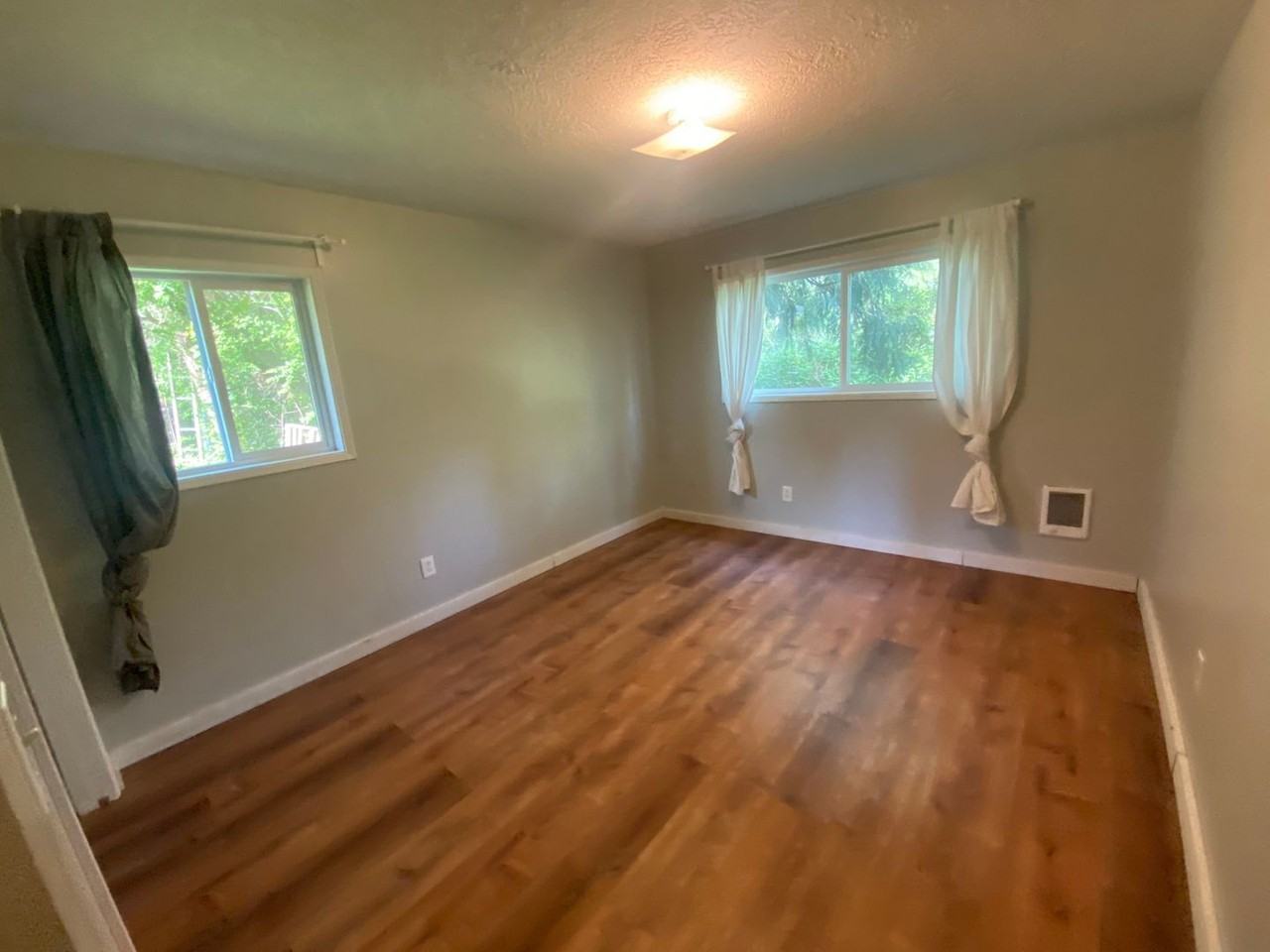 1105 Lincoln St - Photo 6 of 26