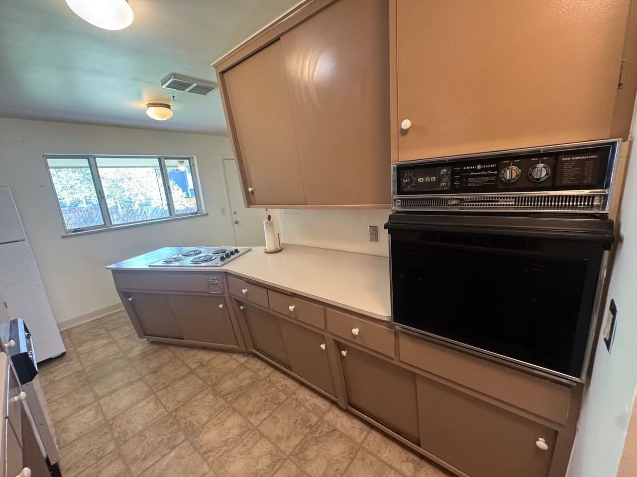 1690 Cody St - Photo 7 of 24