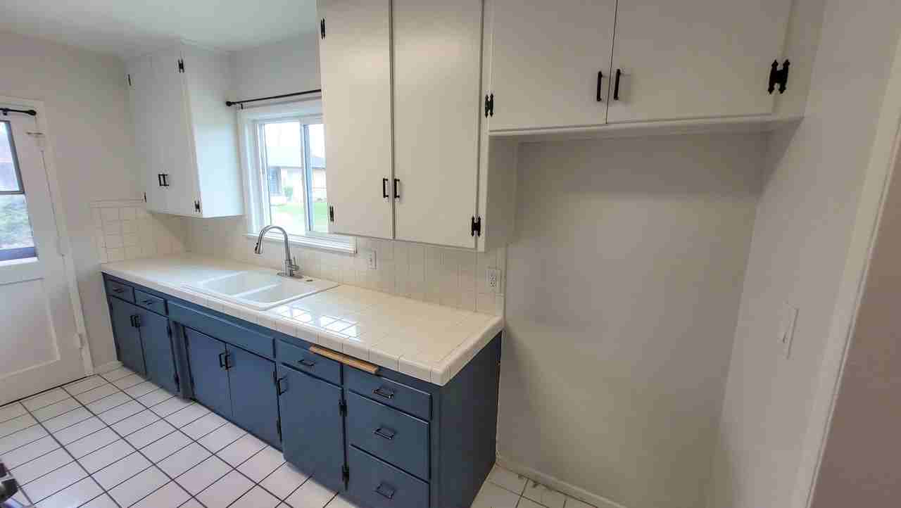 11303 Edderton Ave - Photo 4 of 17