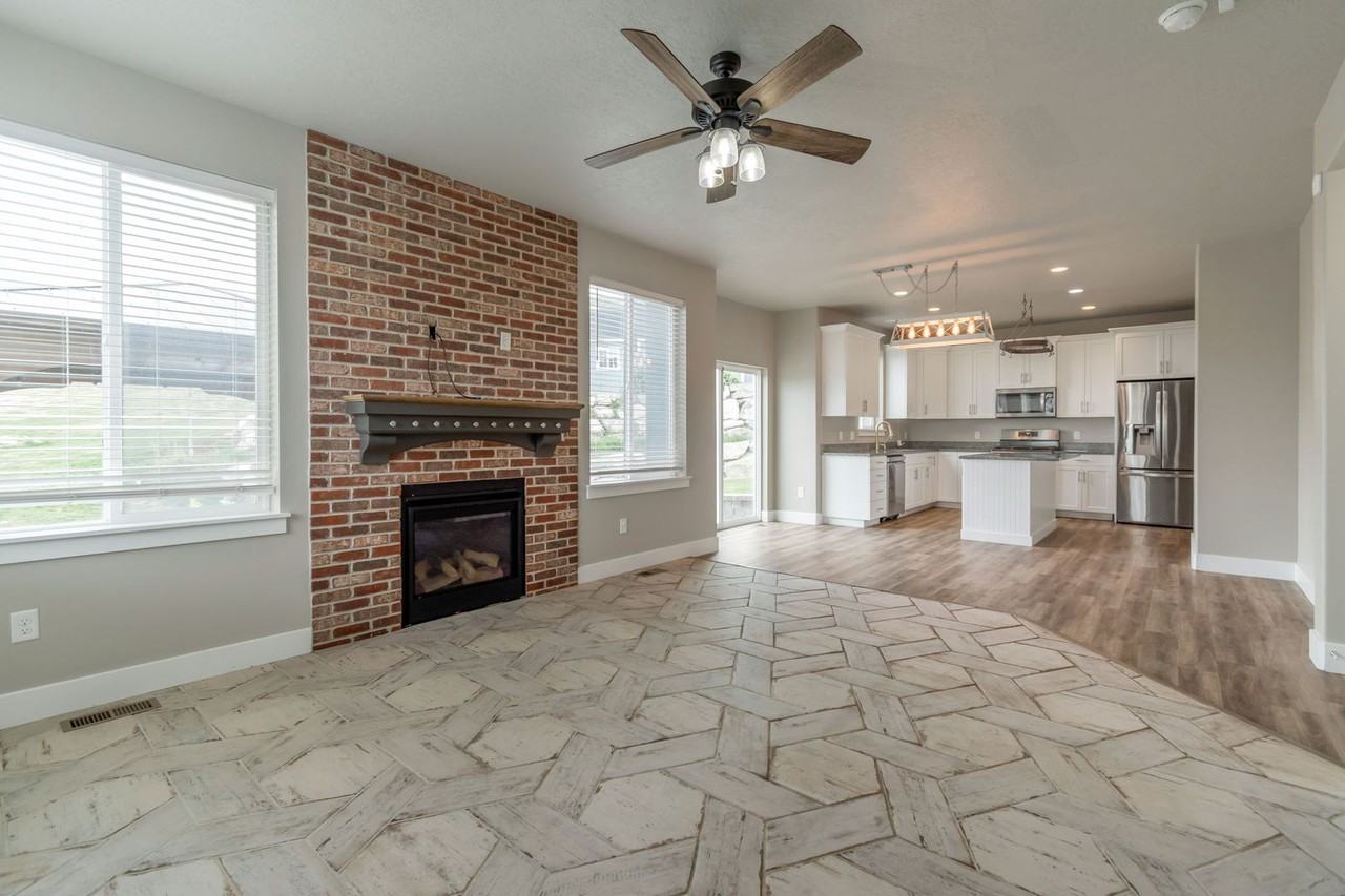 2105 E Weeping Cherry Ln - Photo 6 of 25