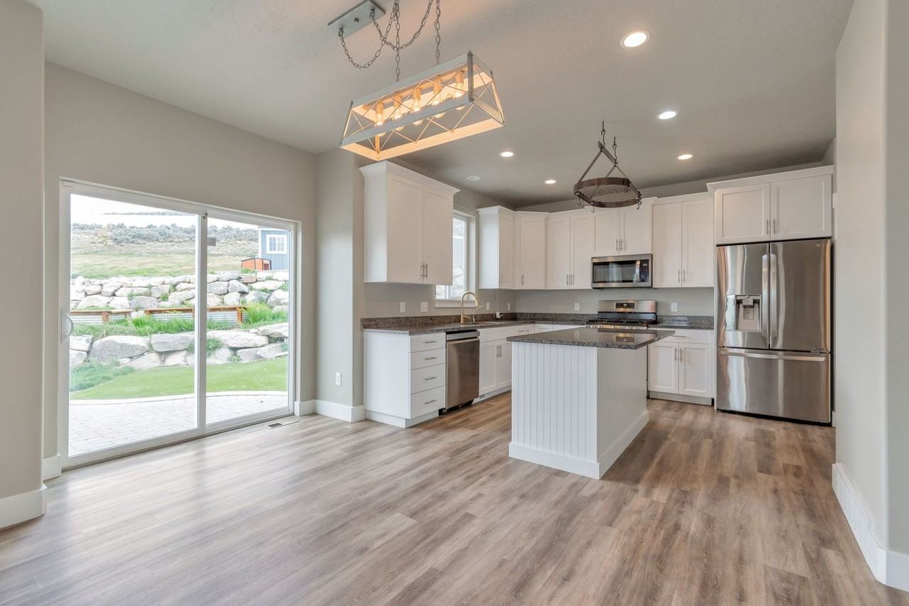 2105 E Weeping Cherry Ln - Photo 7 of 25