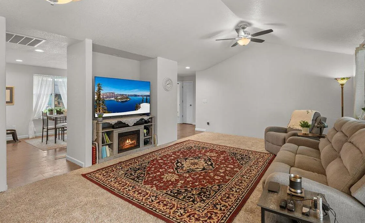 1716 Gardendale Ln - Photo 7 of 12