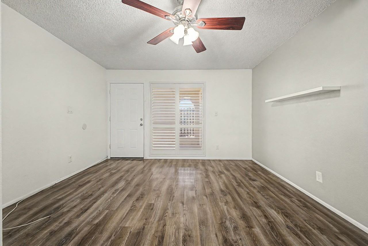 830 S Dobson Rd - Photo 3 of 18