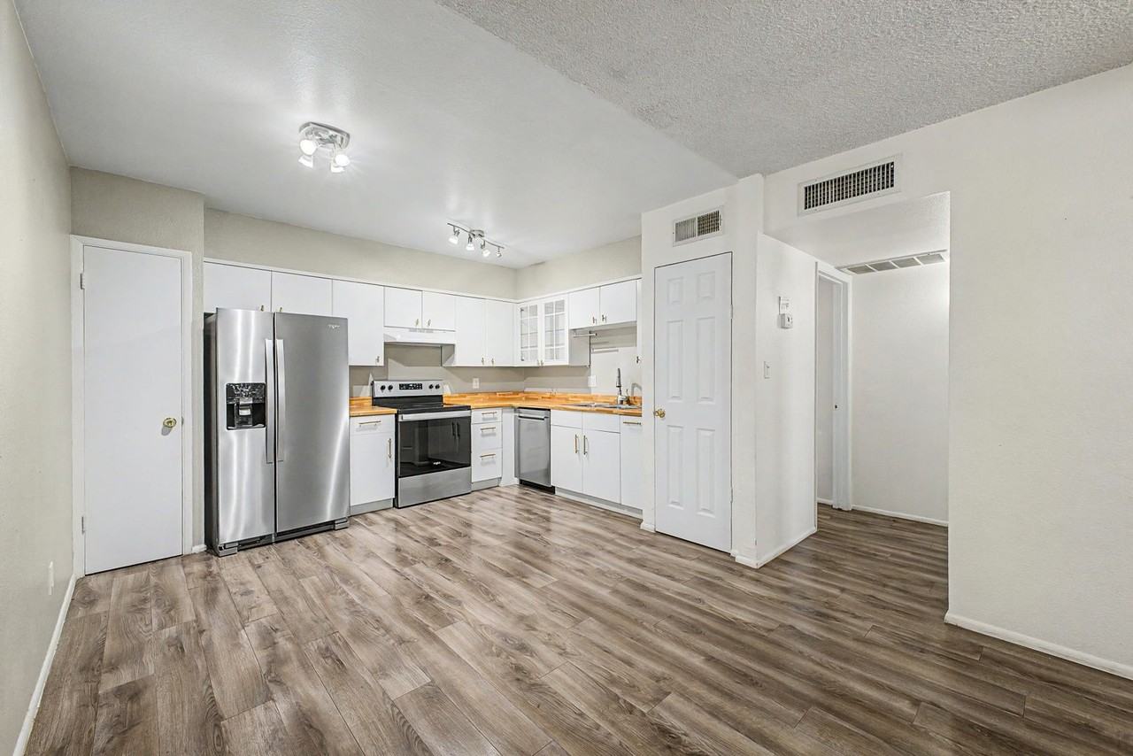 830 S Dobson Rd - Photo 6 of 18
