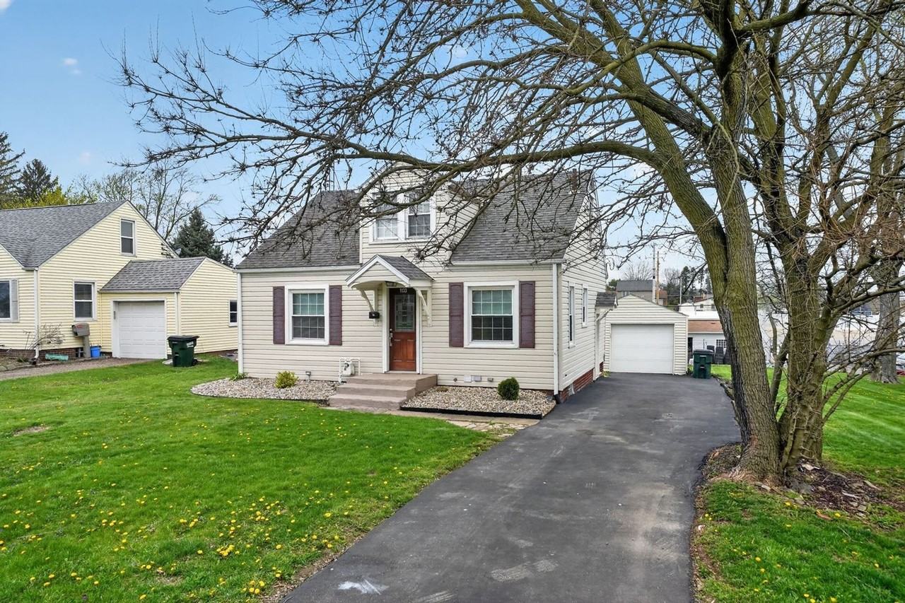 1133 Milford St Ne - Photo 2 of 31