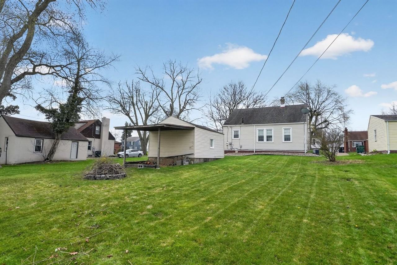 1133 Milford St Ne - Photo 5 of 31