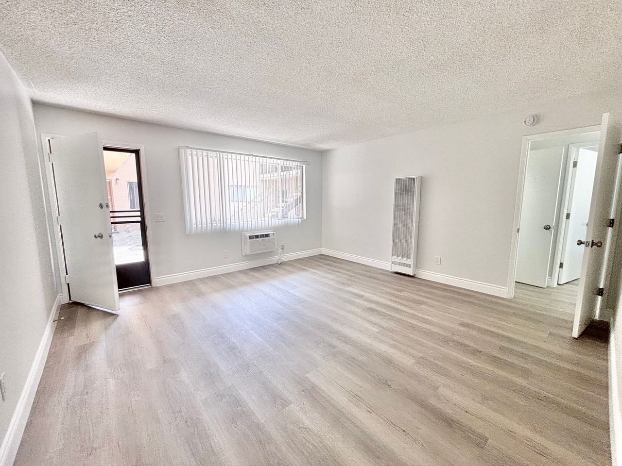 531 E Chevy Chase Dr #4 - Photo 2 of 16