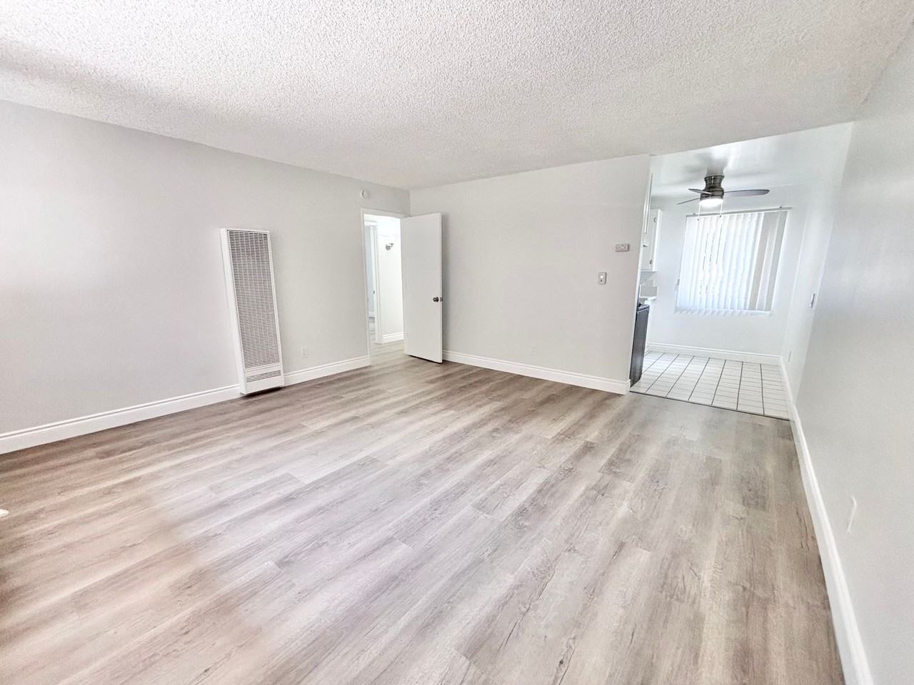 531 E Chevy Chase Dr #4 - Photo 3 of 16